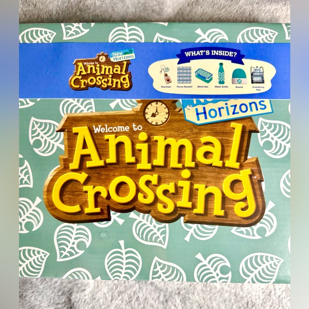 Nintendo Animal Crossing  - NIB - Blanket, Water Bottle, Drawstring Bag, Beanie - Picture 3 of 13
